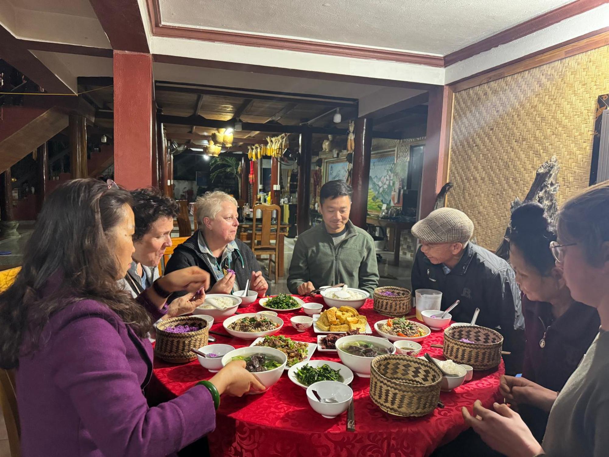 Minh Ngoc Homestay Dien Bien Phu Ban Him Lom Exterior photo