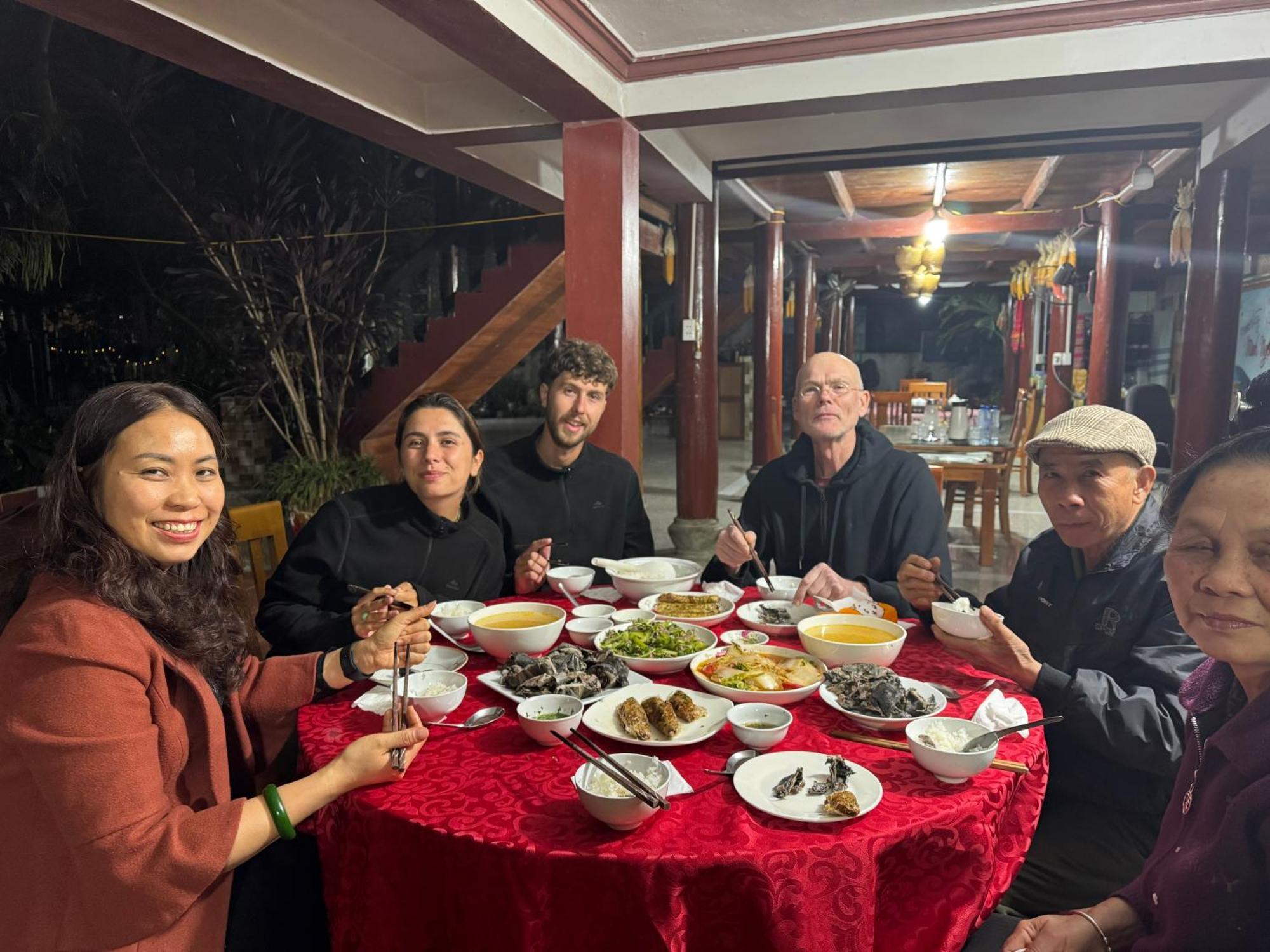 Minh Ngoc Homestay Dien Bien Phu Ban Him Lom Exterior photo