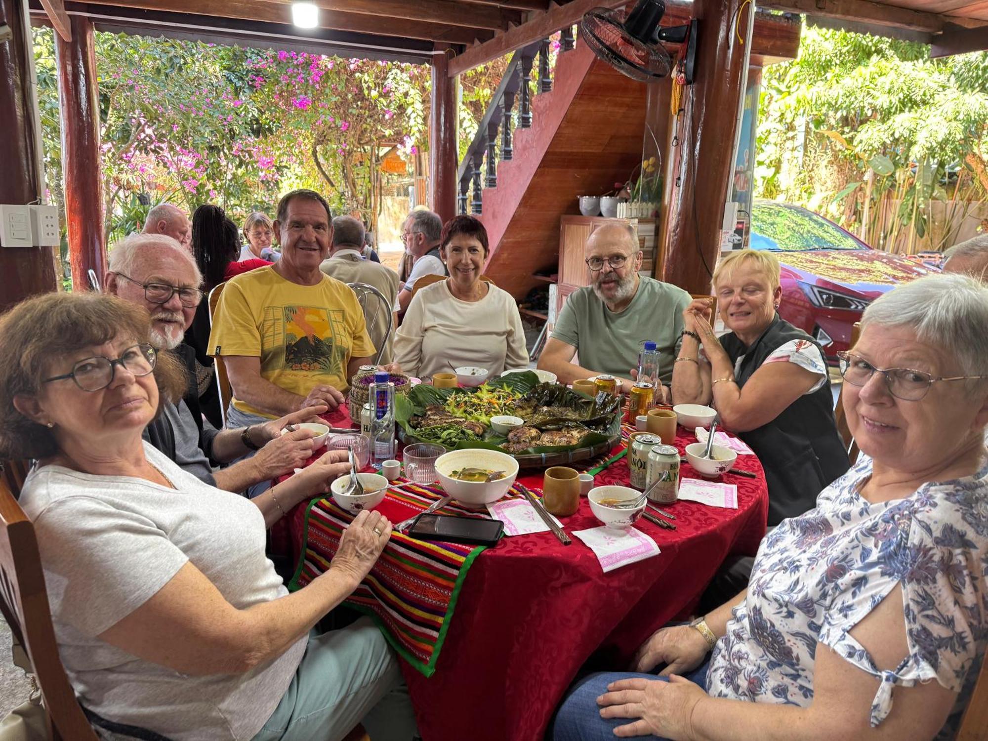 Minh Ngoc Homestay Dien Bien Phu Ban Him Lom Exterior photo