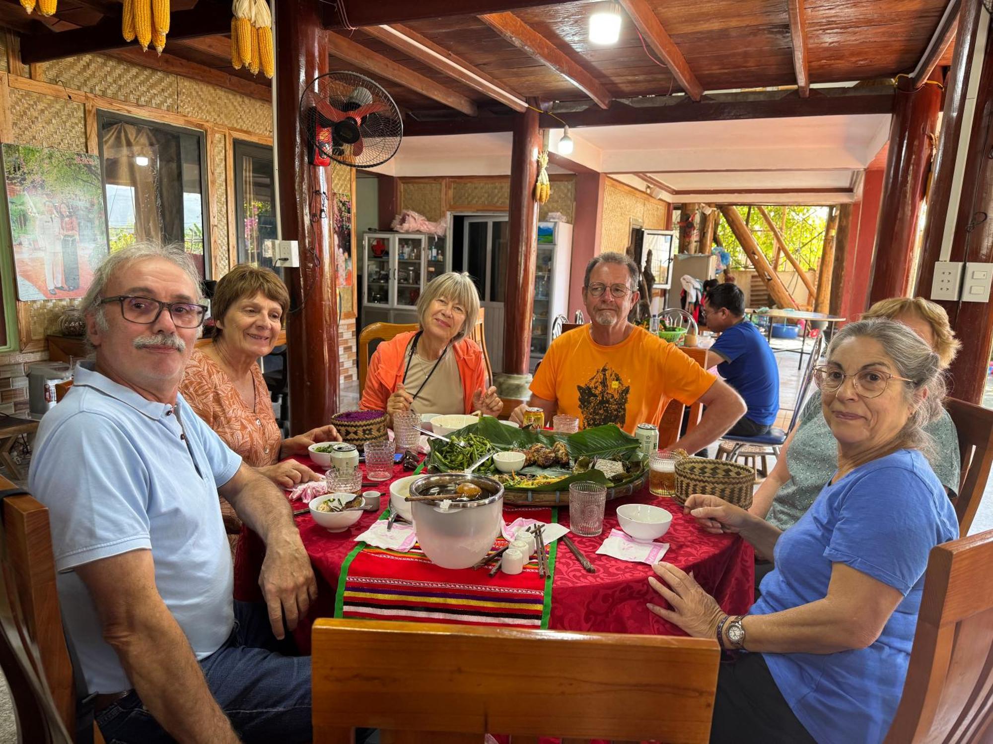 Minh Ngoc Homestay Dien Bien Phu Ban Him Lom Exterior photo